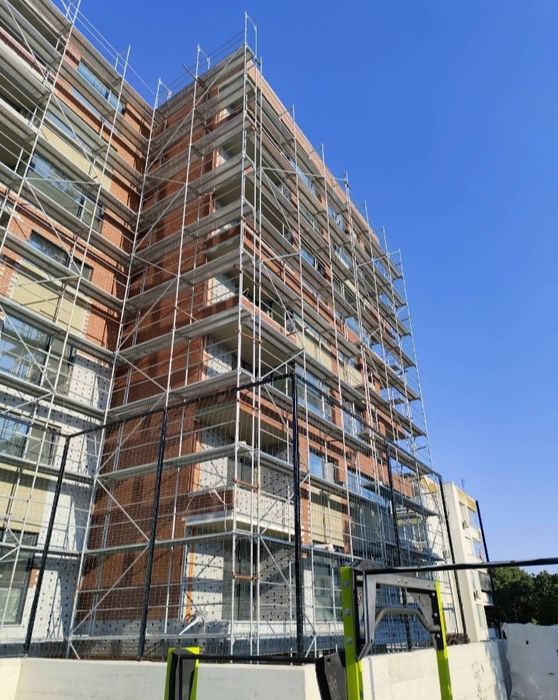 Продавам високо качествено европейко сертифицирано леко фасадно скеле