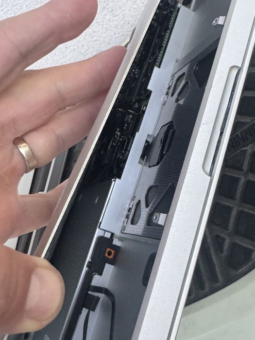 Laptopuri macbook pro defecte