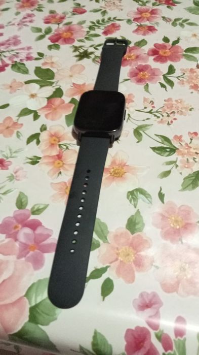 Se vinde răcitor de aer cu telecomanda și un ceas smart