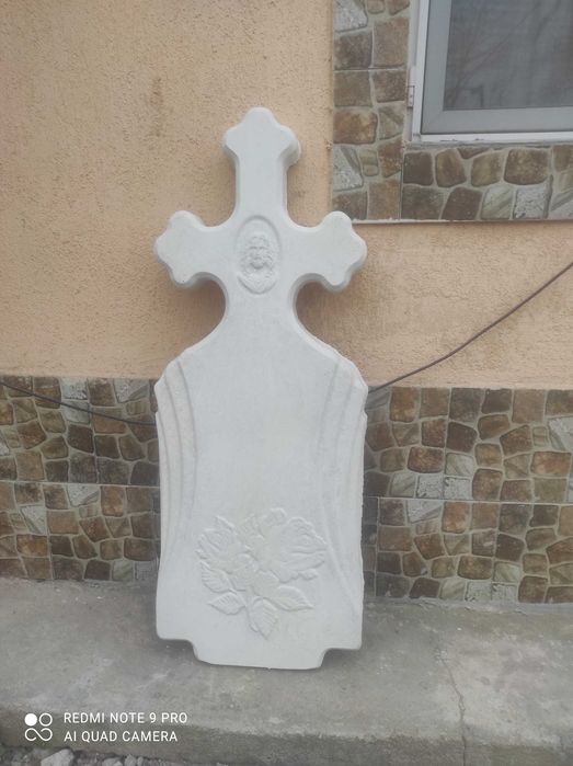 Vând Cruci beton