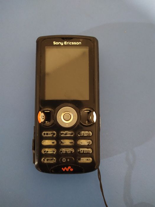 Продам кнопочный телефон Сони Эриксон