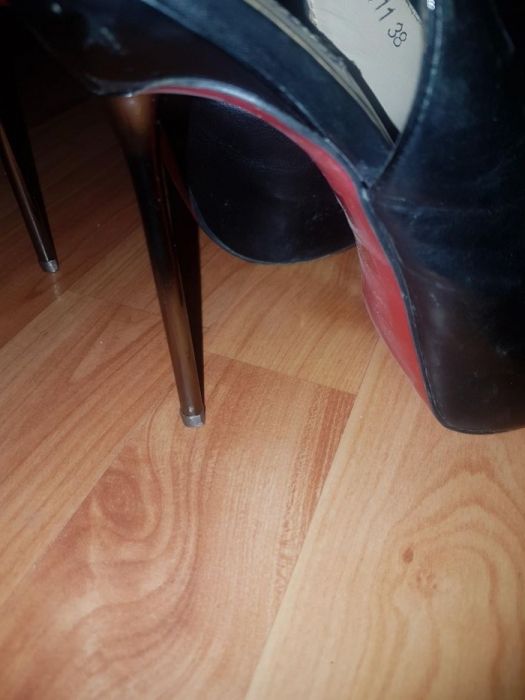 Продам босоножки на высокой шпильки