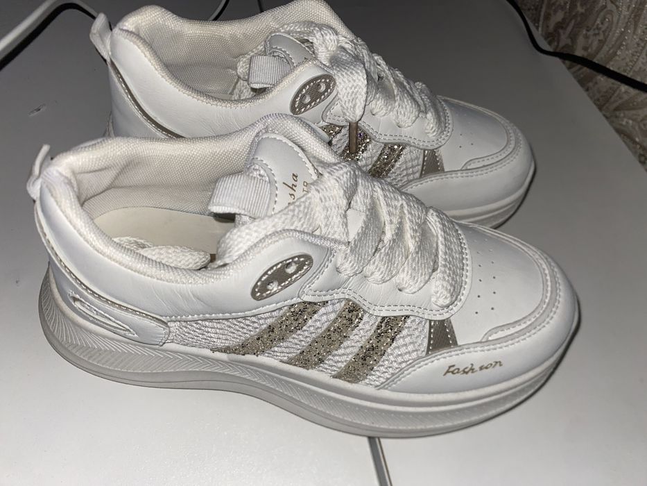 Продам женсую обувь