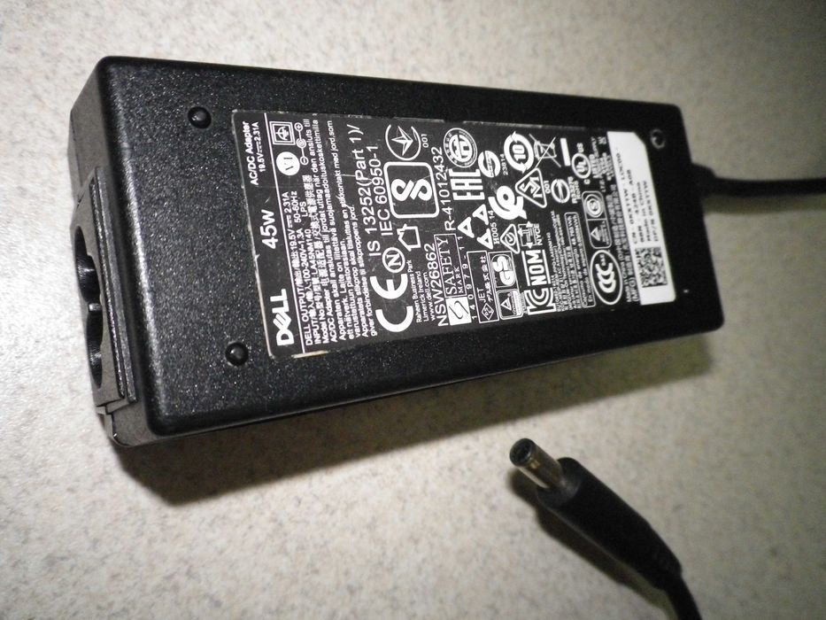 Оригинални захранващи адаптери за лаптопи