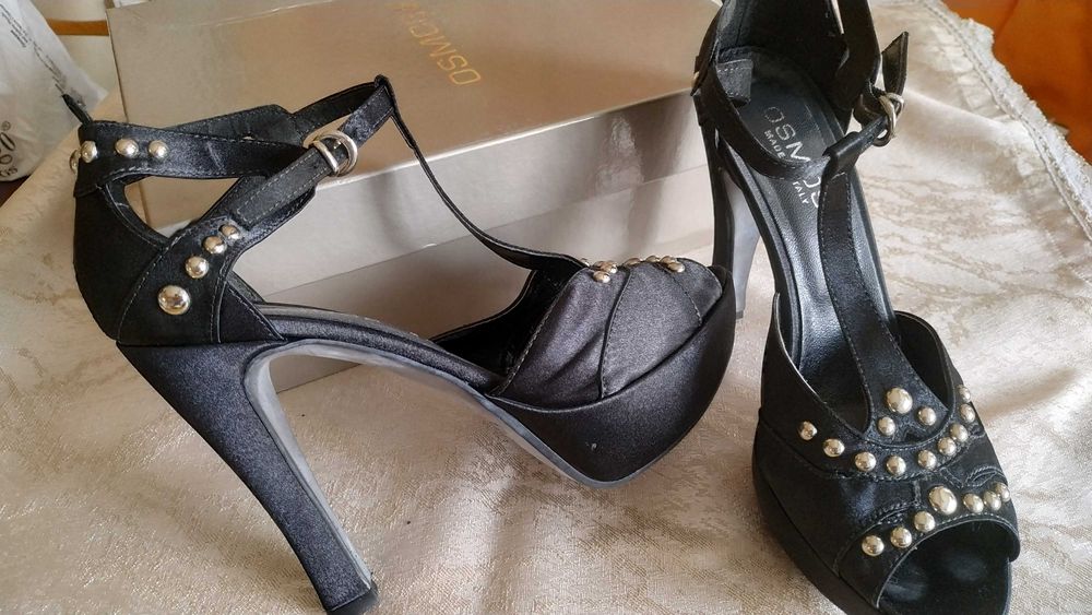 Ново! Дамски черни сандали с капси