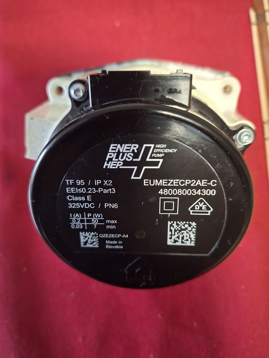 Vând pompă recirculare centrală termică  Ariston genus one.