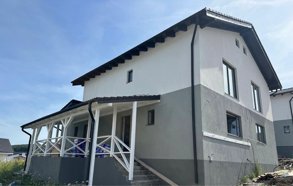 Vand casa in livezeni, finisata