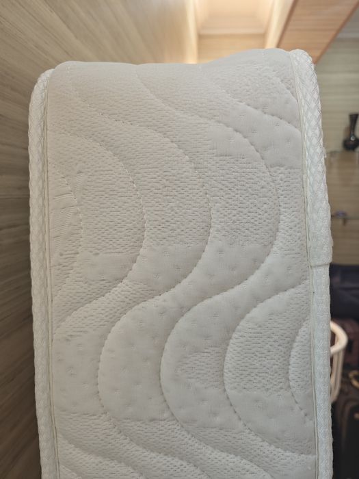 Детский матрас, в отличном состоянии, 160 * 23 * 83 см