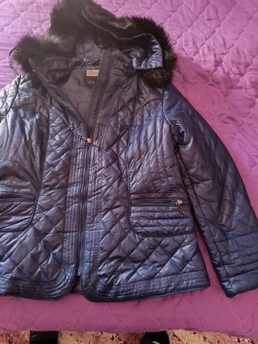 Продавам дамско зимно яке със пух