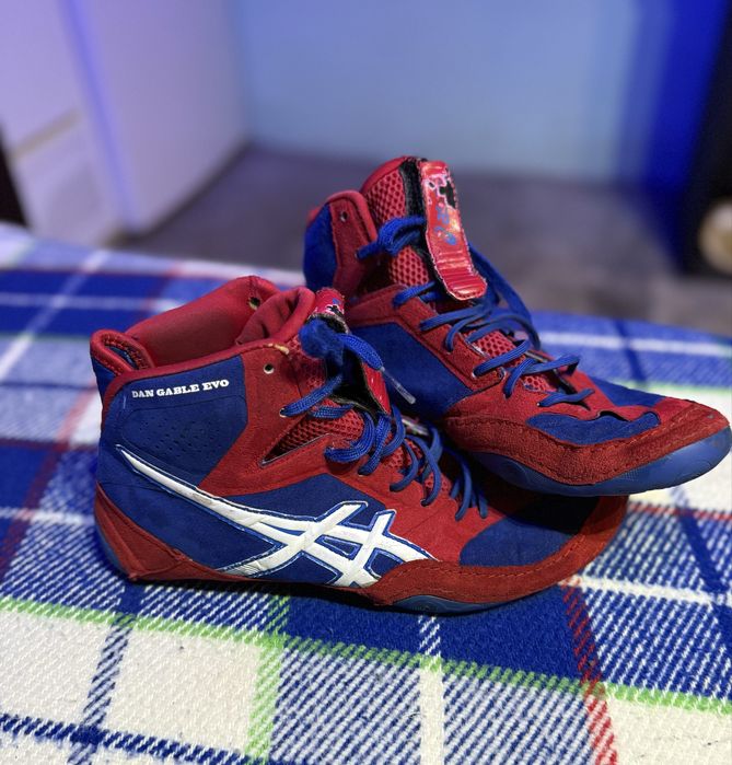 Борцовки  ASICS Dan Gable Evo(38) и Nike (45)