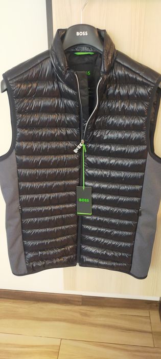 Vând vestă cu puf originală Hugo Boss
