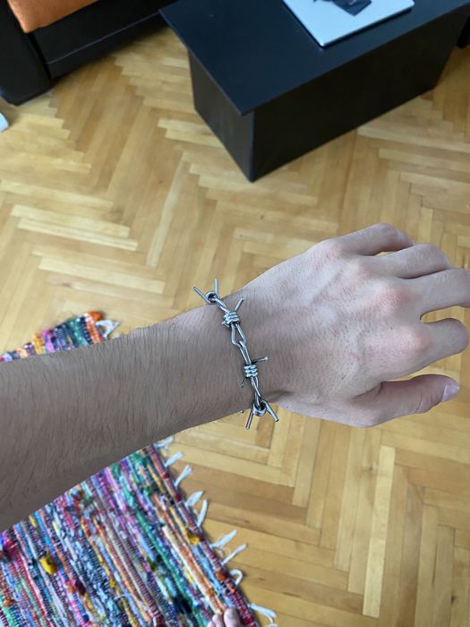 Brățară sârmă ghimpată