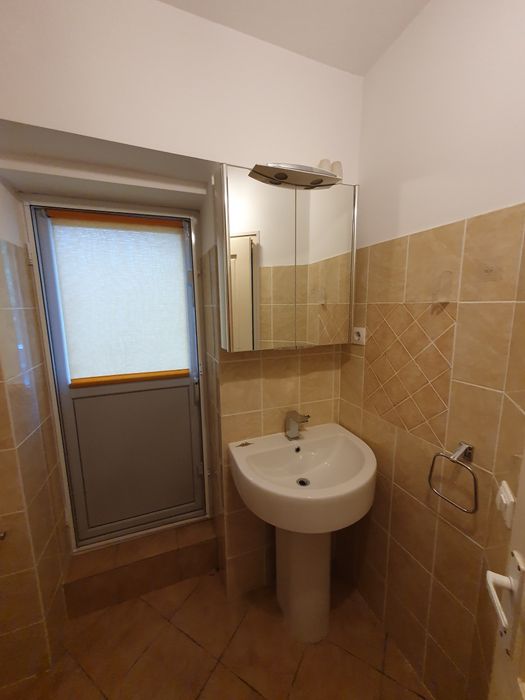 Inchiriez garsoniera cu terasa