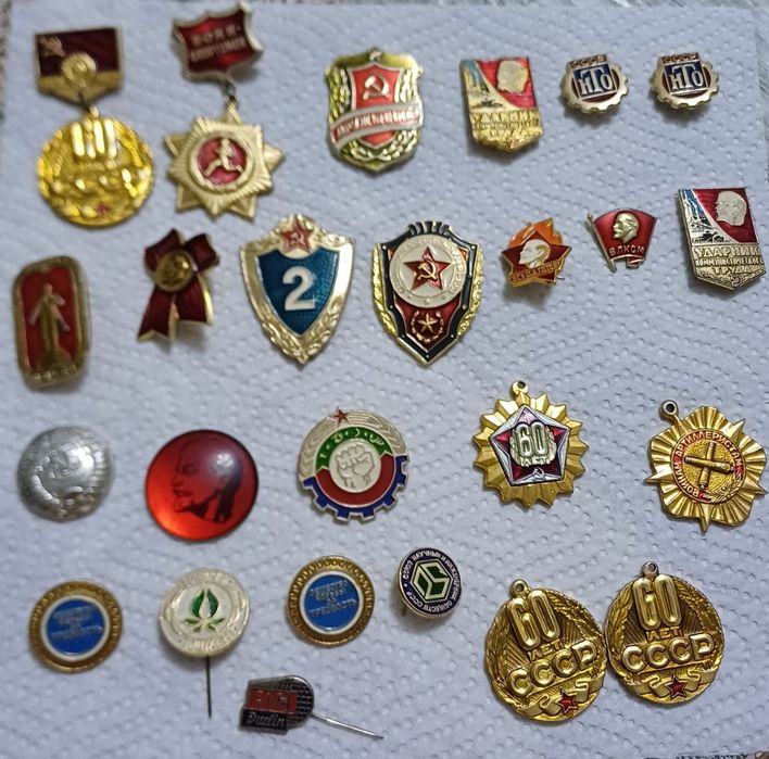 Значки продаются