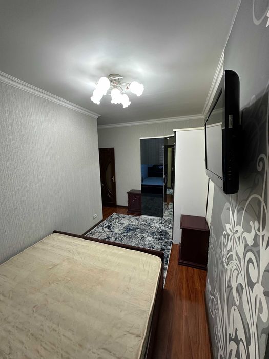 Квартира Сотилади жуда қуллай ва марказда, метрога 300 мерт.