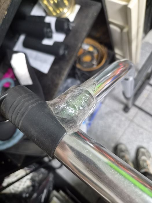 Stander/Stender haine, de plastic