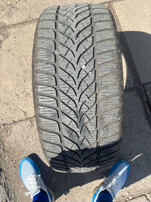 Продавам почти нова гума всесезонна 215/60 RM 16 V XL.Продавам и 4бр з