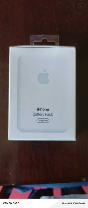 Power bank battery pack Magsafe.
