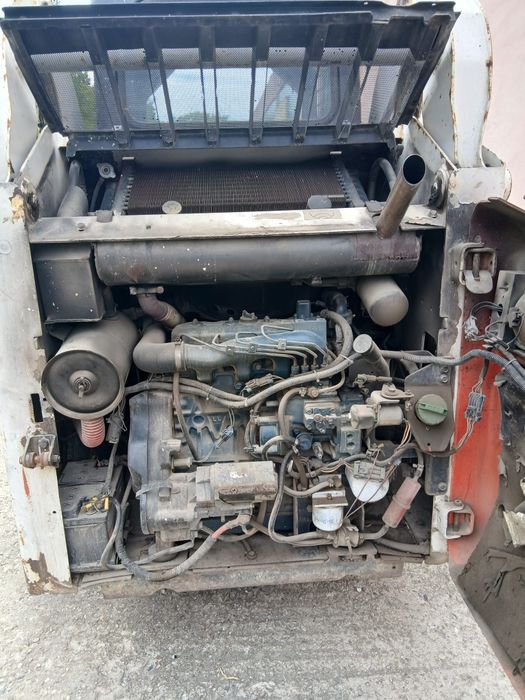 Vând Bobcat 773 3T