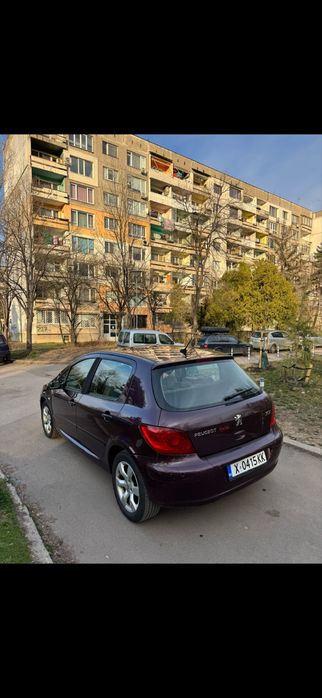 Отдава кола под наем