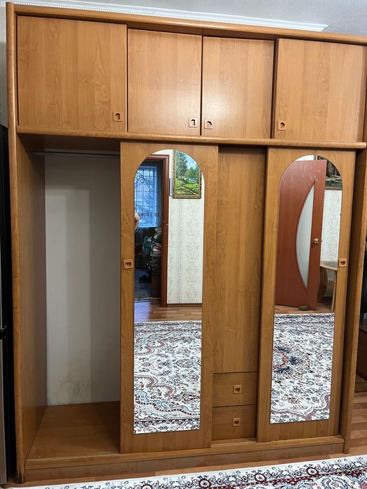 Продам шкаф гардеробный