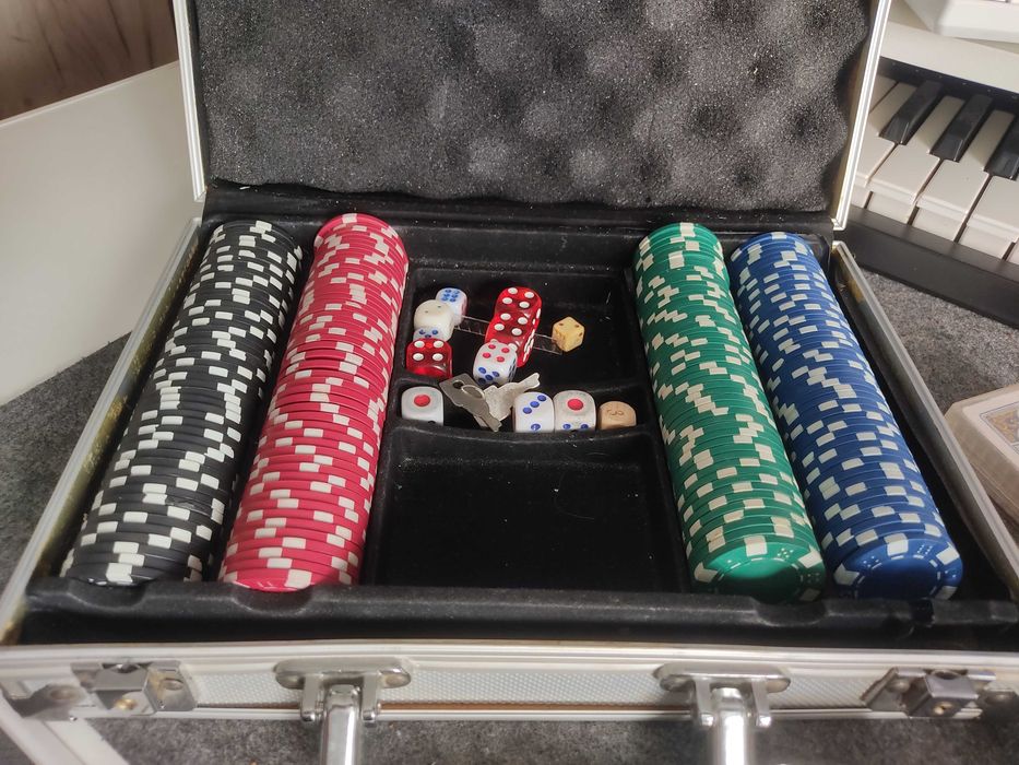 Покерный набор в алюминиевом кейсе