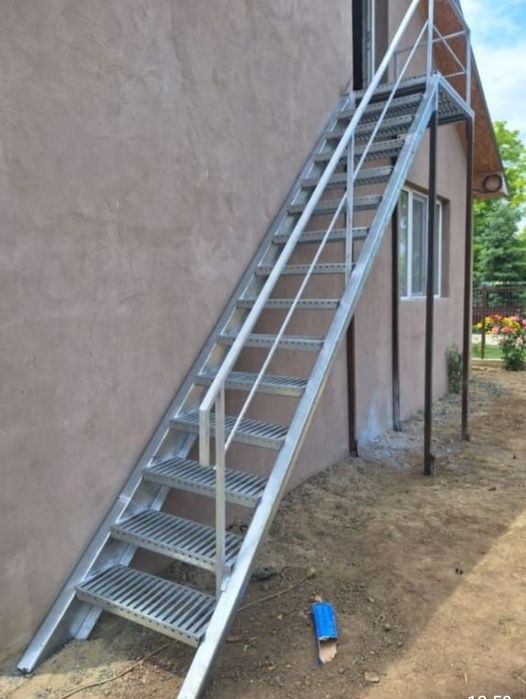 Vand scari metalice