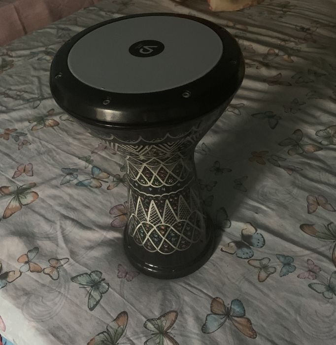 Vand darbuka imprimeu florar + husa la ea 400 lei negociabil