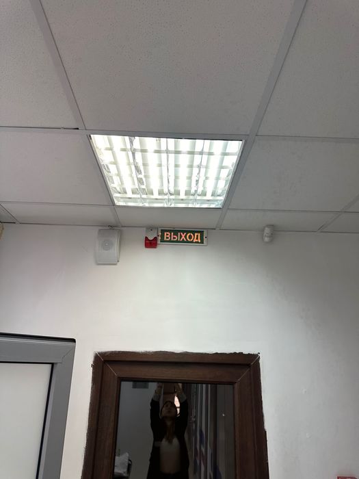 продам  потолочные светильники