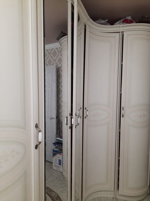 Спальный гарнитур + люстра в подарок