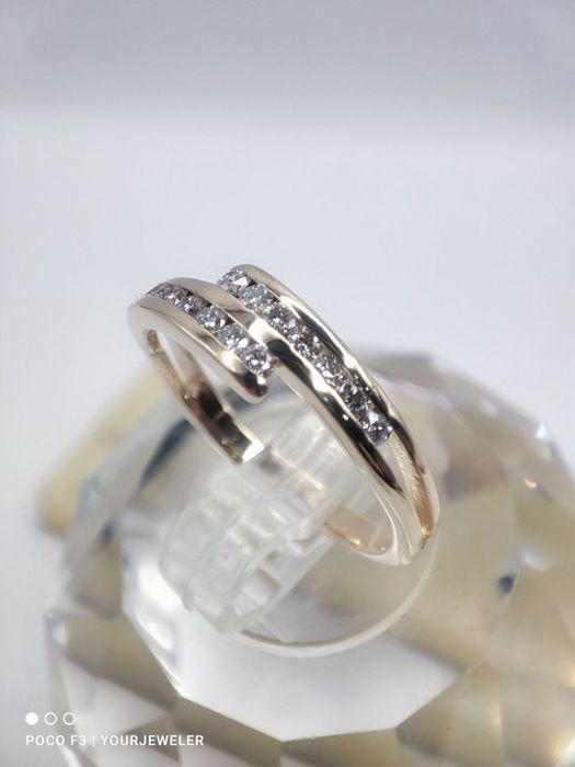 Продам женское золотое заводское кольцо желтое  размер 16