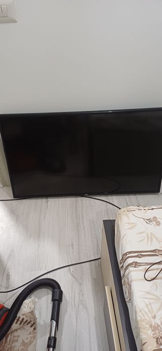 Model: 43UK6200PLA (un Smart TV LED cu diagonala de 43 de inch, adică aproximativ 108 cm, cu rezoluție Ultra HD 4K).