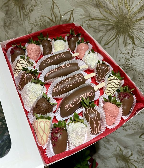 набор клубники в шоколаде