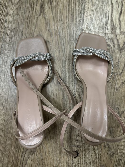 Продам босаножки новые