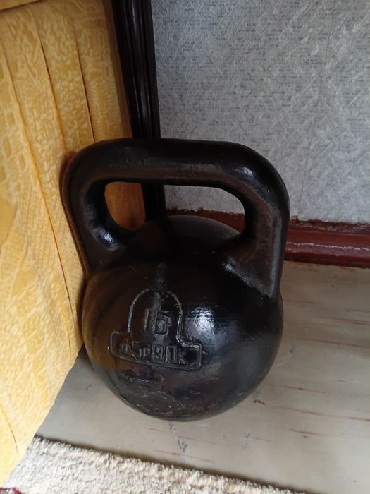 Продам гирю16 кг