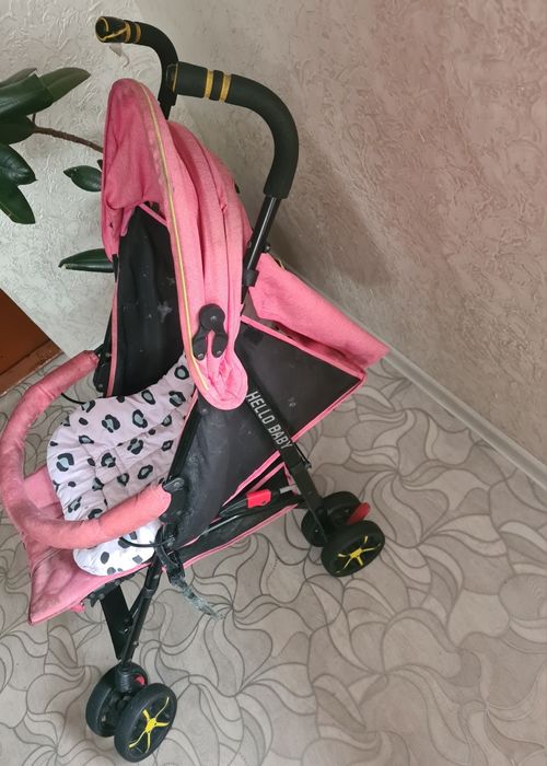 Продам коляску очень удобная и компактная