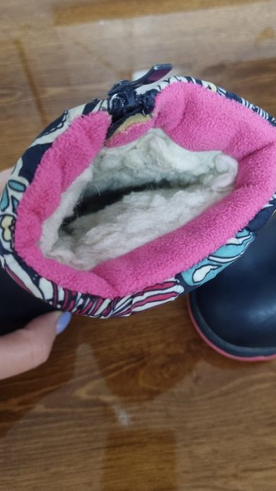 Полукомбенизон и сапоги для девочки