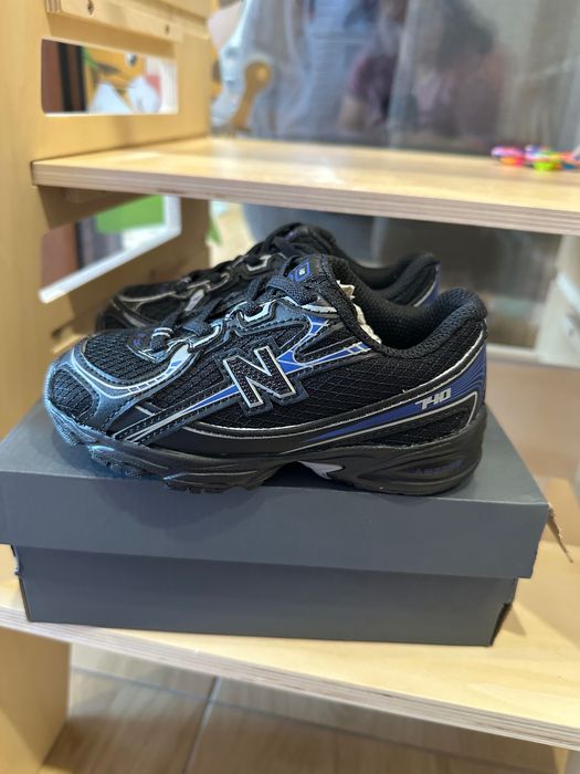 New Balance €45 детски маратонки