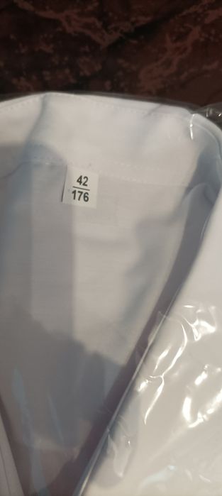 Две мъжки ризи с дълъг ръкав