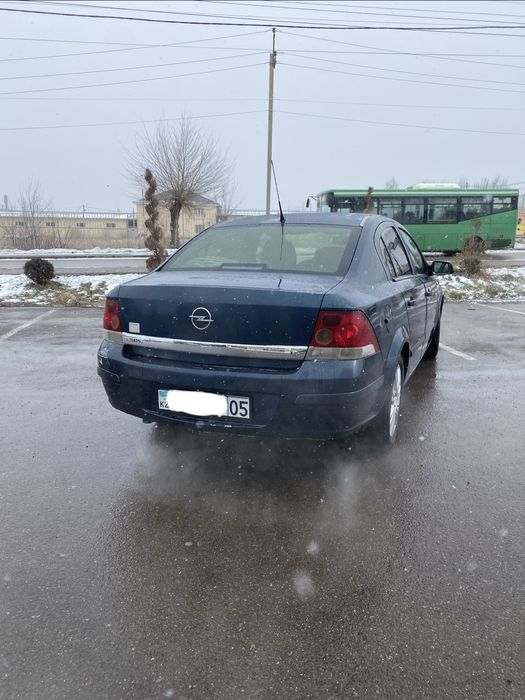Opel Astra H 1.6 робот, седан