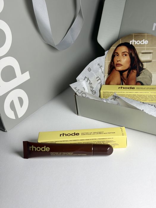 rhode Caramelized Banana Lip Gloss гланц балсам за устни Peptide Treatment карамелизиран банан от Hailey x Justin Bieber колекция