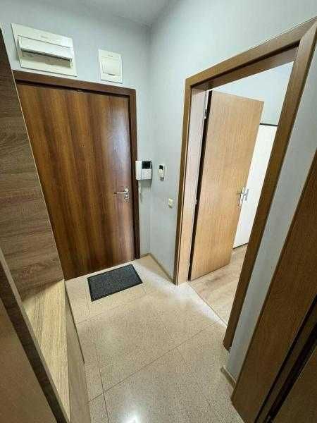 Дава се под наем Двустаен апартамент в Бургас, Център - 72 кв.м за 510 € - Снимка #4