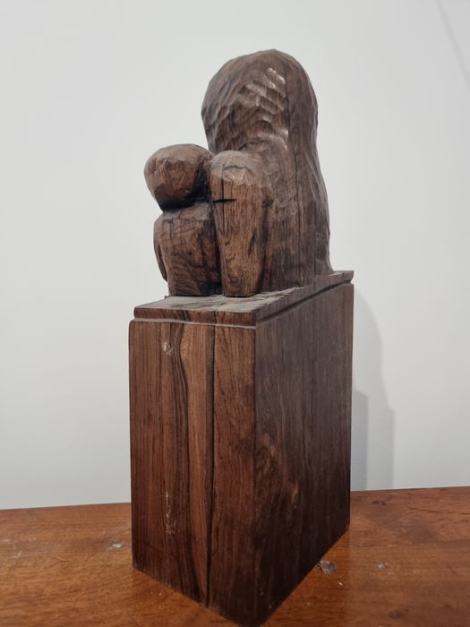 Sculptură in lemn „Madonă cu Pruncul”