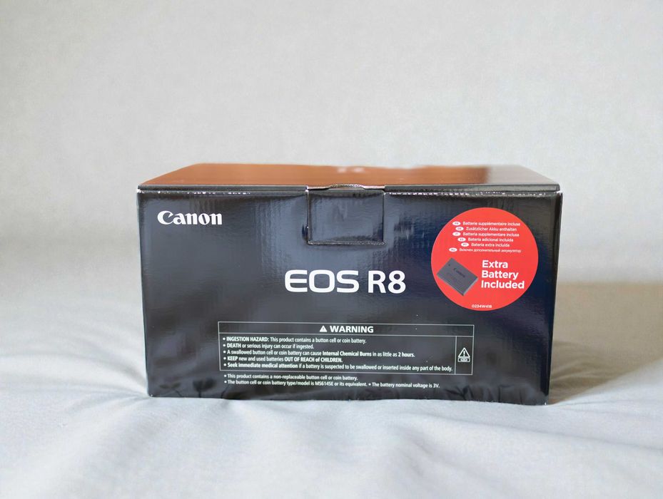 Canon R8 stare foarte bună + acumulator extera (+ rf 50 1.8 4450)