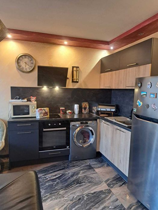 Продава се Четиристаен апартамент в Пловдив, Остромила - 170 кв.м за 1620 €/кв.м - Снимка #3