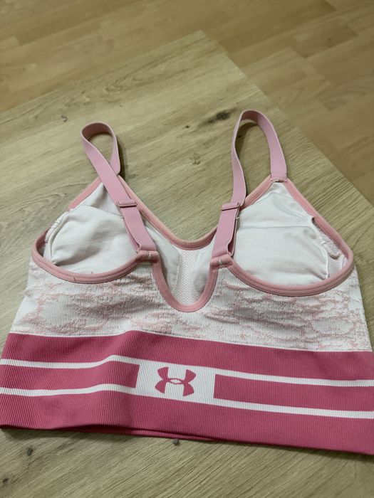 Bustiera sport Under Armour culoare ff frumoasa