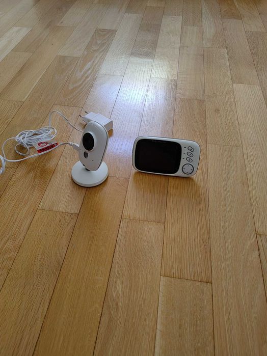 Baby monitor video cu camera si ecran pentru supravegherea bebelusilor