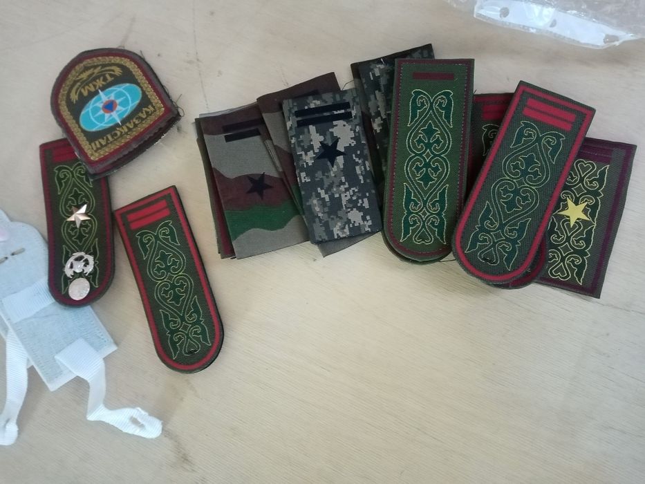 военный одежда 44..46