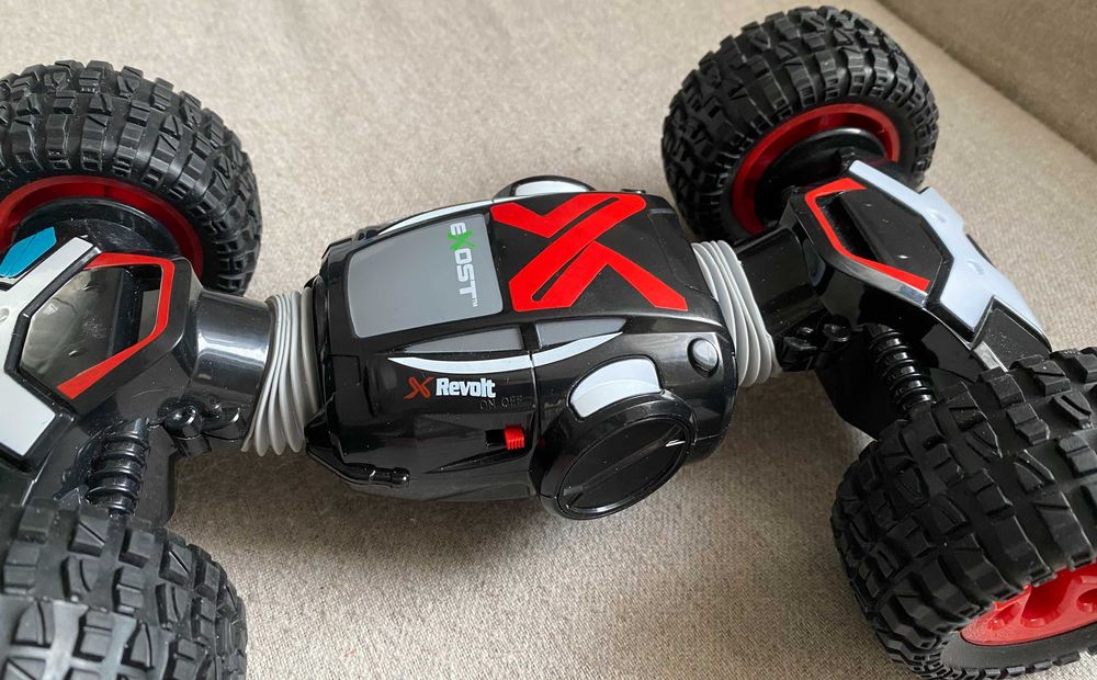 Masinuta telecomandata 4x4 + racer SilverLit Revolt - lipsa acumulator