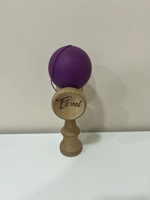 Лилава кендама на Kendama Bulgaria